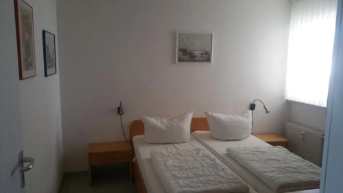 Schlafzimmer mit doppelbett