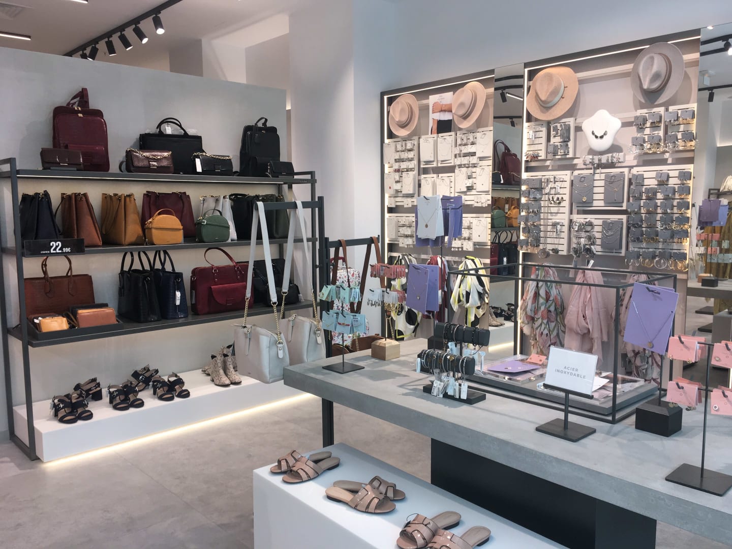 Maroquinerie parfois on sale