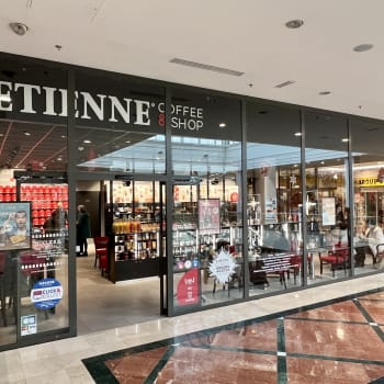 ETIENNE Coffee & Shop