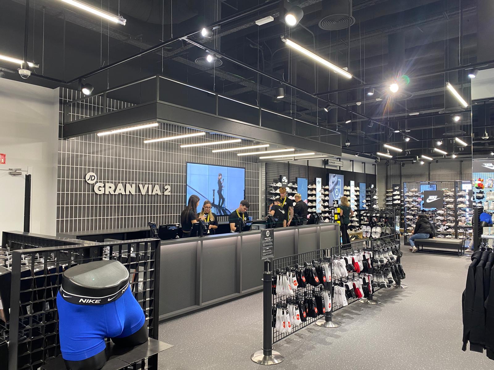 Nike gran via alicante hotsell