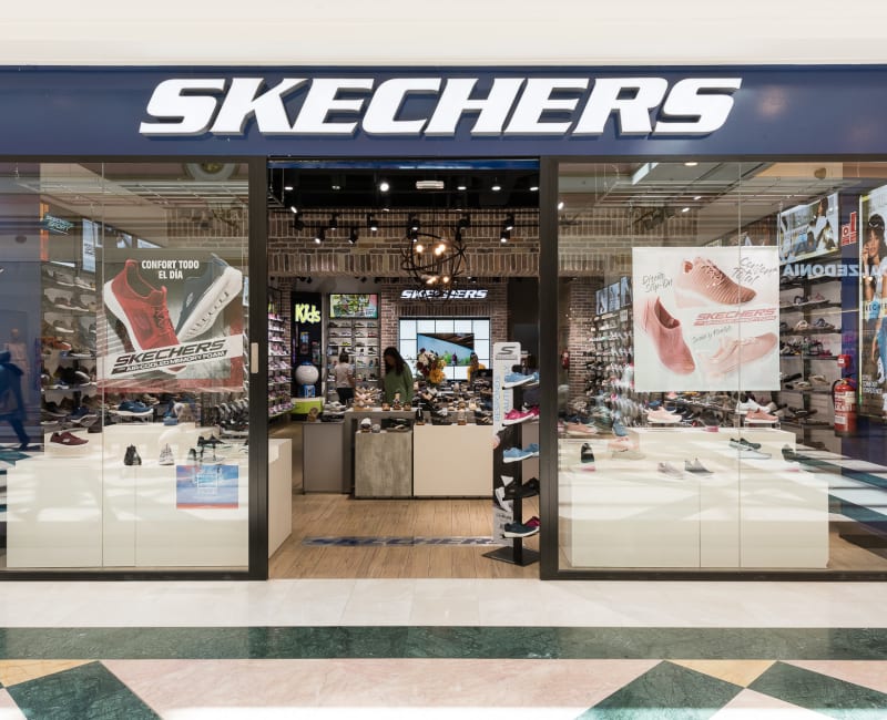 pedestal comunidad Abrazadera Skechers | Gran Plaza 2