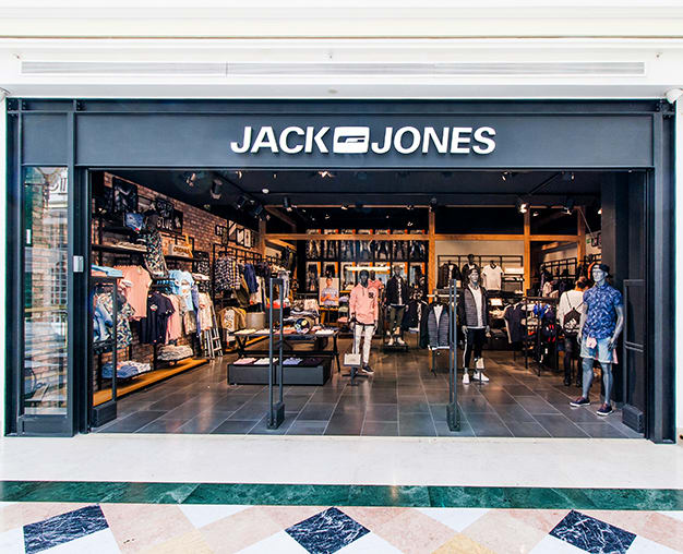 Jack & Jones inaugura establecimiento en Marineda City con más