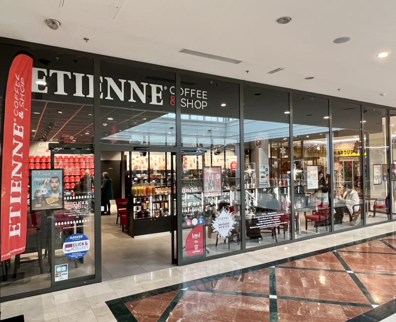 ETIENNE Coffee & Shop