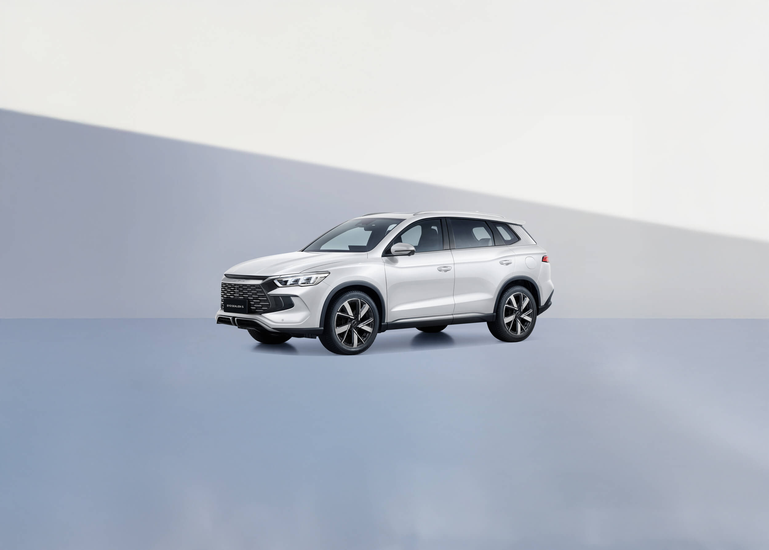BYD SEALION 5 Aurora White