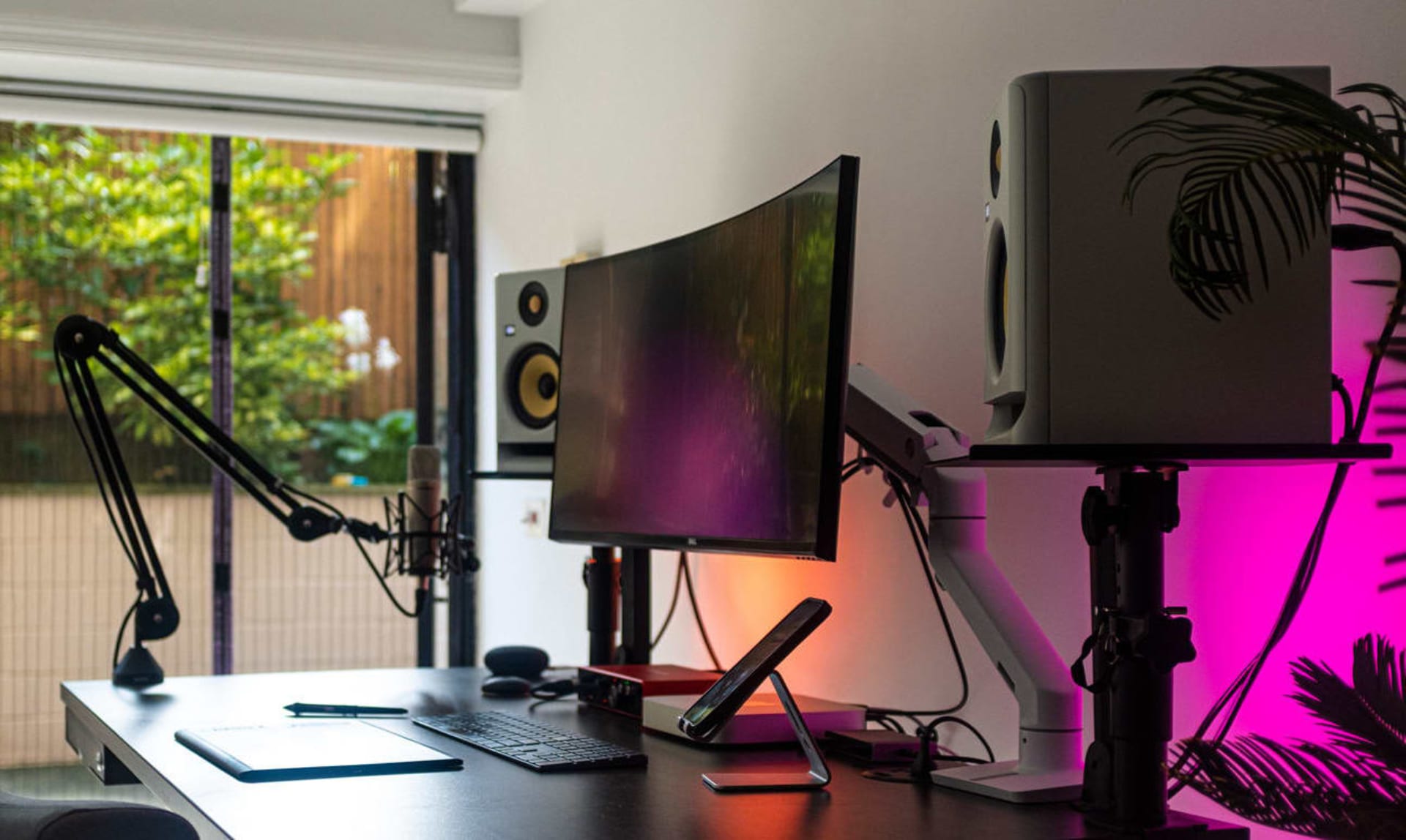 Ultrawide setup with top-notch acoustics by David Navarro | Dev & Gear