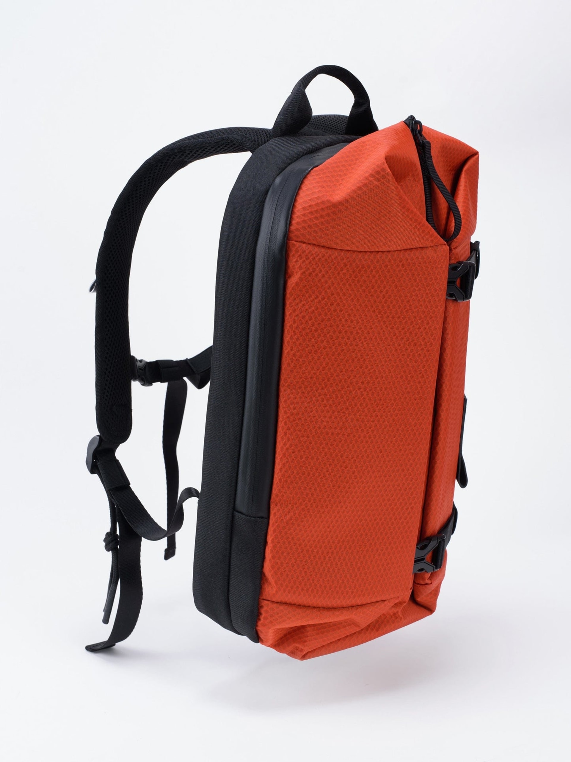 Côte & Ciel’s Yukon Brick Red Compact Backpack | Dev & Gear