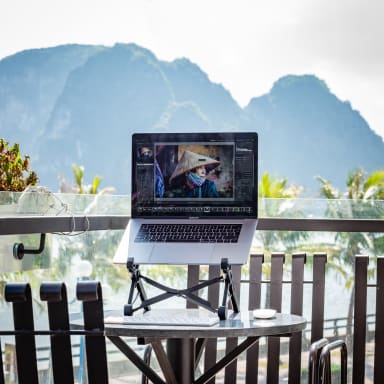 Digital Nomad Setup by Samantha Eaton