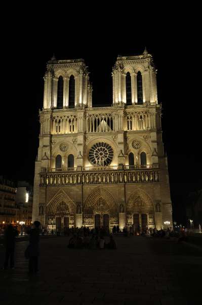 Notre Dame - night photo01