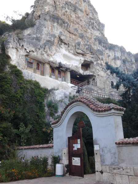 Basarbovo-rock-manastary