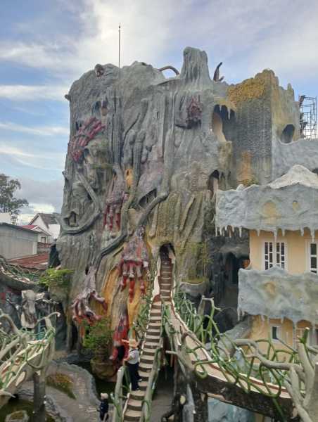 Visiting Dalat's Crazy House on the Golden Buddha Ride | TDA