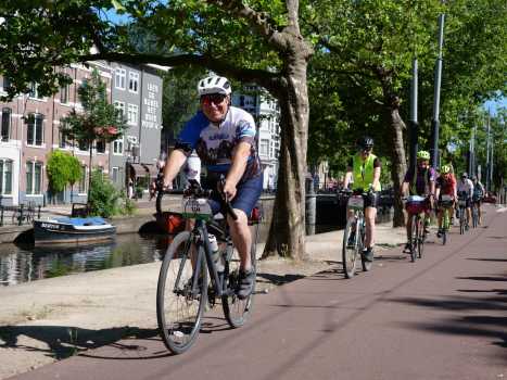 Amsterdam-Blog-post—cover-photo—riders-roll-into-Amsterdam-on-the-dedicated-bike-paths