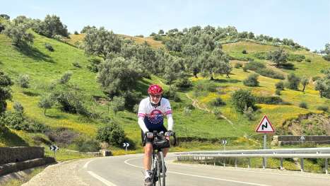 Fergal-cycling-arounf-the-green-mountains