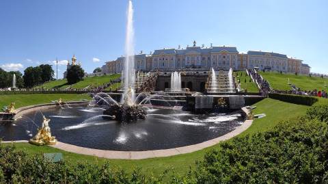 Marvellous Peterhof fountain