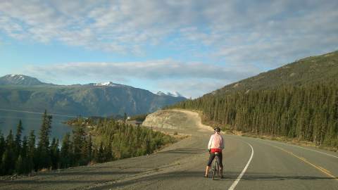 NAE 2013 - Stage 09 - Rob stunned by the Alaska Highway in the Yukon - by Nina