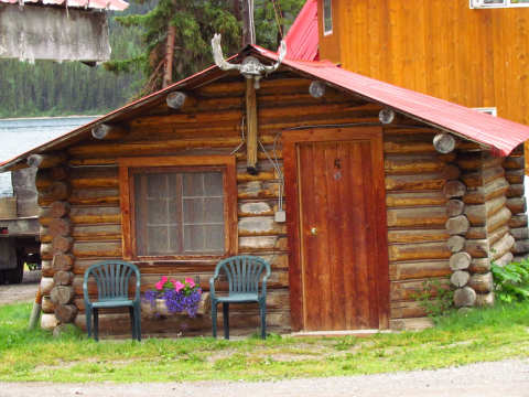 NAE 13 - Stage 16 - Rustic Cabins at REst Day Hotel in Muncho Lake - by Bob