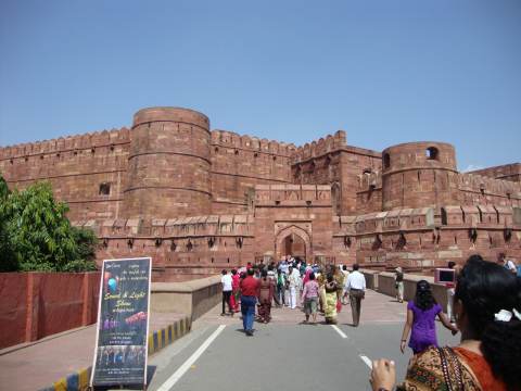 Agra_Fort_Outer_View