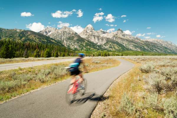 A-Great-Divide-Biking-in-Grand-Tetons-Park-1