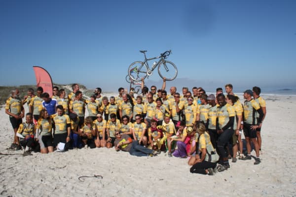 Group photo with table mountain in the background