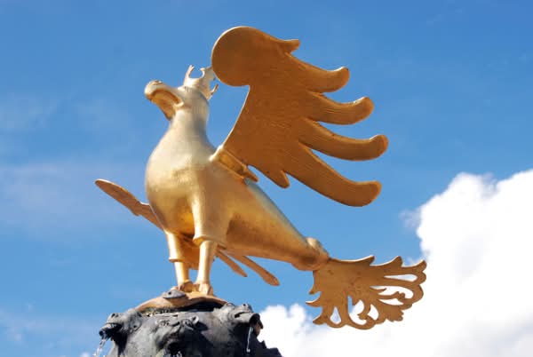 golden-eagle-statue-in-german-town-1210001-639x427