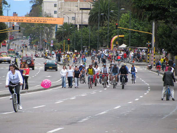 800px-Ciclovia_de_domingo