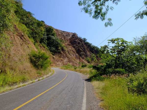 Climbing inland towards Ajijic