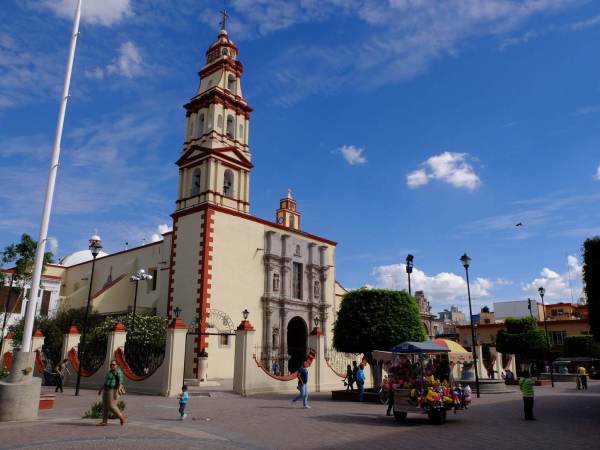 The main square and church in San Francisco del Rincon
