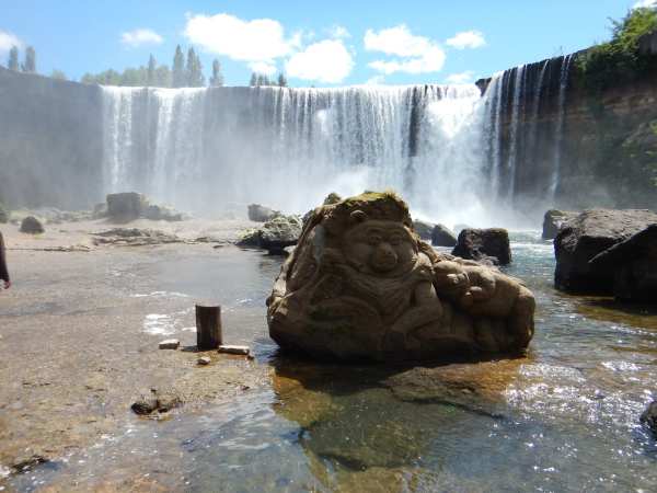 Salto del Laja Falls Statue