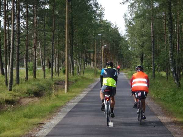 Estonia - The new bike-path leaving Tallinn is 3m wide with street lights ...and 18 km long