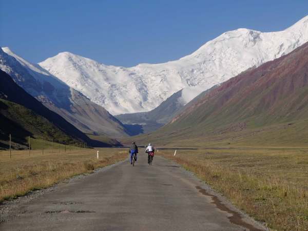 crossing the border to tajikistan