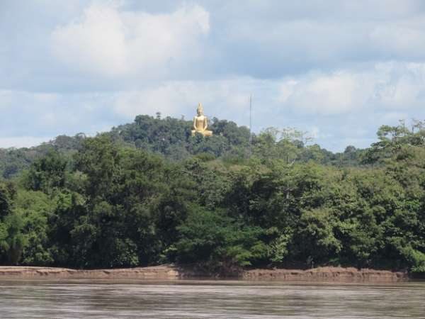 buddha overlooking mekong