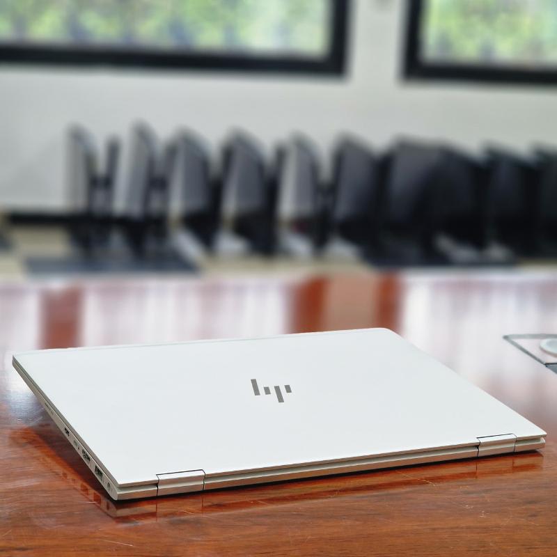 ⭐️ ordinateur portable Hp elitebook X360 1030 G2| Core i5 7th gen| 256Gb SSD |16GB RAM ✨️ 3