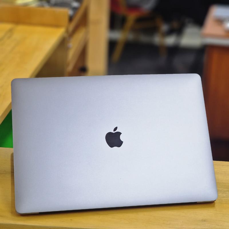 ⭐ MacBook Pro 15" Retina – i7 (2019) | 1TB SSD | 32 Go RAM | Carte Graphique 4 Go | Touch Bar & Touch ID✨️ 3