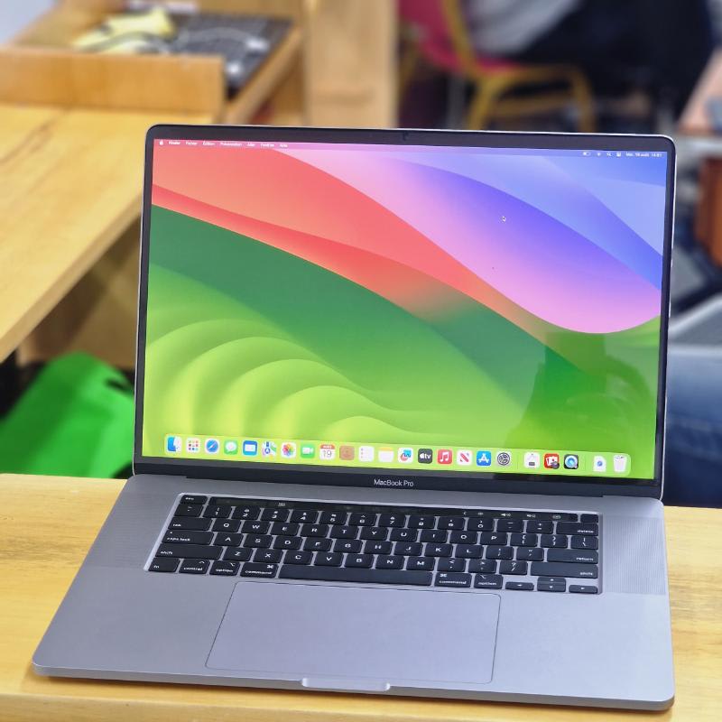 ⭐ MacBook Pro 15" Retina – i7 (2019) | 1TB SSD | 32 Go RAM | Carte Graphique 4 Go | Touch Bar & Touch ID✨️ 4