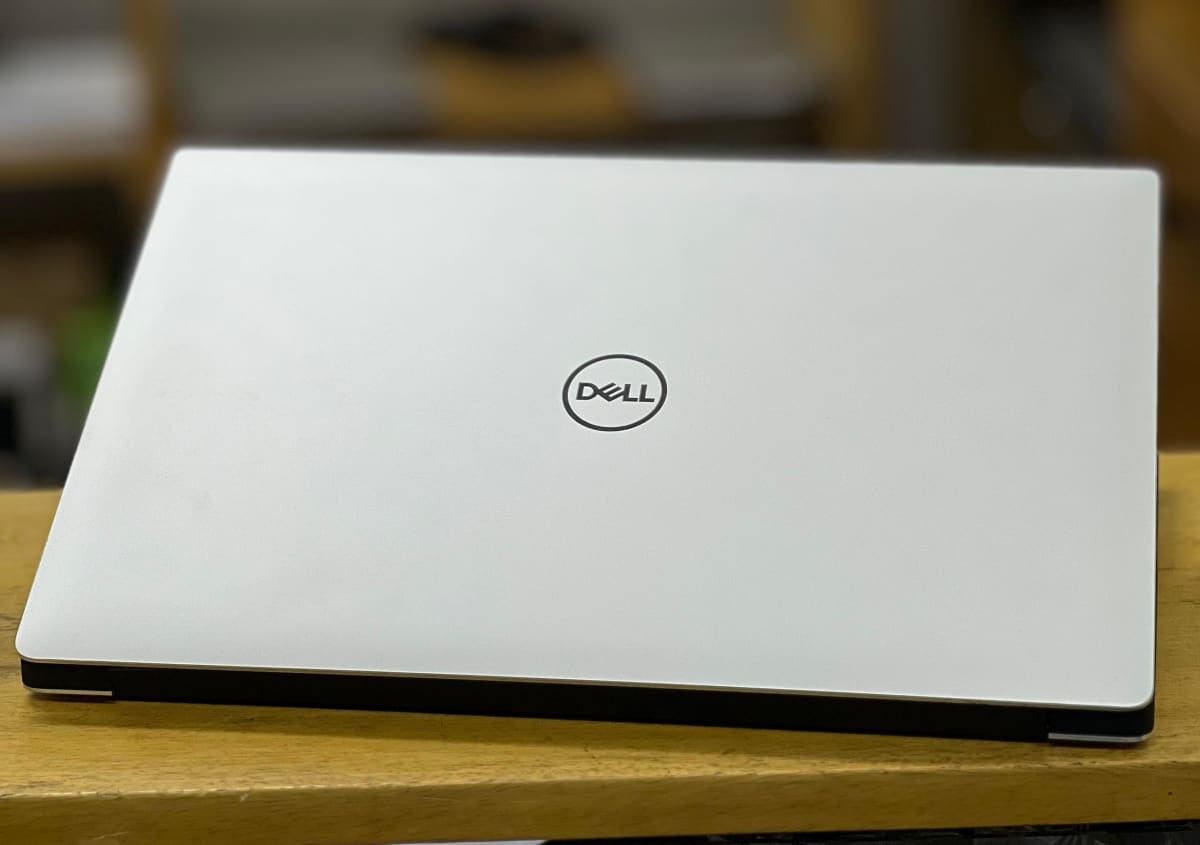 ⭐️ Ultra soft laptop DELL XPS 15 7590 | Intel 𝐂𝐨𝐫𝐞 𝐢7 de 9th gen couplé a #16GO 𝐑𝐀𝐌 | 512 GB SSD de stockage, 04 gb dédié NVIDIA et un écran 15.6" Full HD OLED