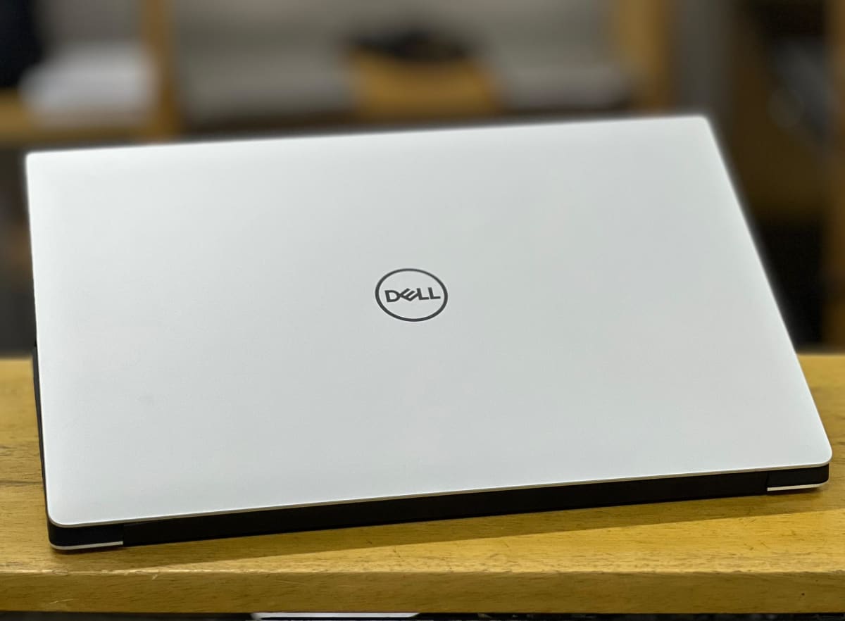 ⭐️ Ultra soft laptop DELL XPS 15 7590 | Intel 𝐂𝐨𝐫𝐞 𝐢7 de 9th gen couplé a #16GO 𝐑𝐀𝐌 | 512 GB SSD de stockage, 04 gb dédié NVIDIA et un écran 15.6" Full HD OLED 4