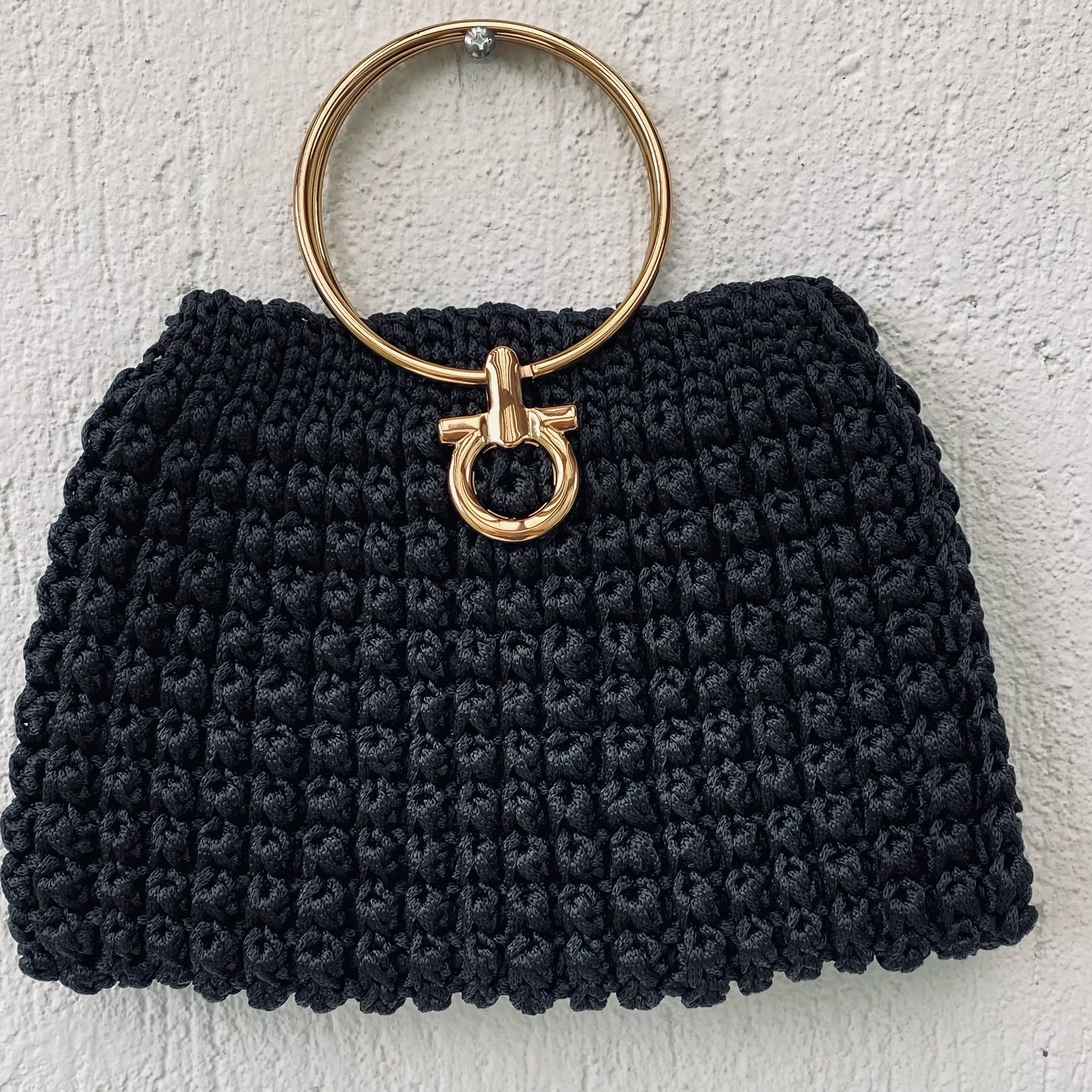 Bolsas em Crochê 🧶 
Peças disponíveis.
Elegante e Versátil pra compor seu look.
Peças únicas e exclusivas.