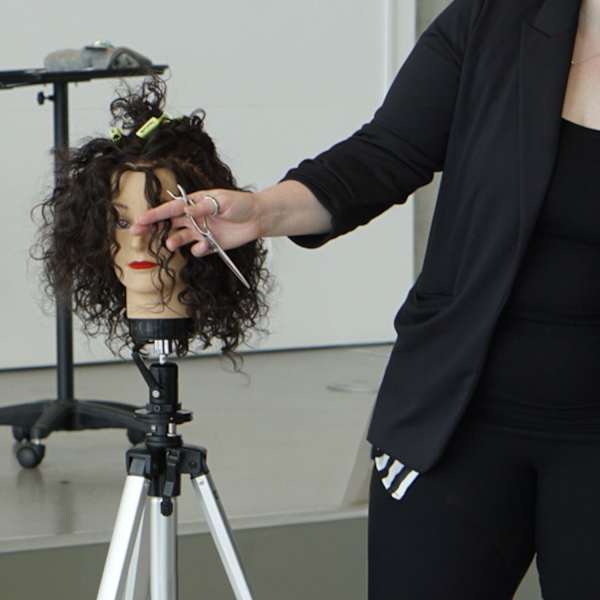 cutting technique on mannequin head