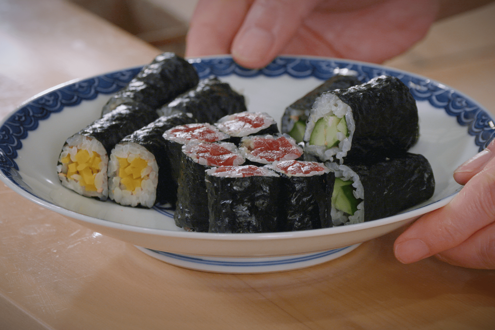 鶏の手羽先 燕の巣入り唐揚げ