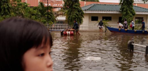 Jakarta floods: Two aid groups, different emergency response
