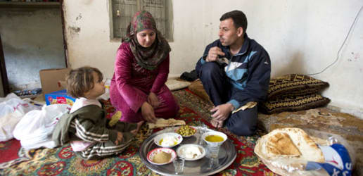 Cash-strapped WFP suspends food aid for 1.7 million Syrian refugees