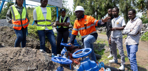 What did the US spend on aid in 2025?