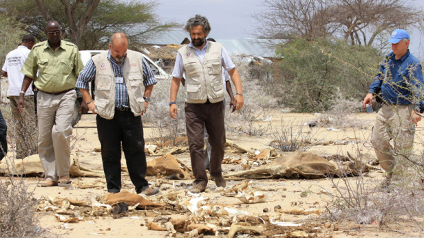 Luca Alinovi, senior emergency and rehabilitation coordinator at the Food and Agriculture Organization visits southern Somalia to see the effects of drought on livestock. How can resilience be applied in practice across sectors to achieve scale? Photo by: FAO