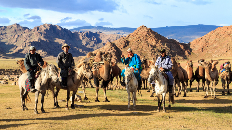 Kirish joyida porno aldab jinsiy aloqa qilishdi.