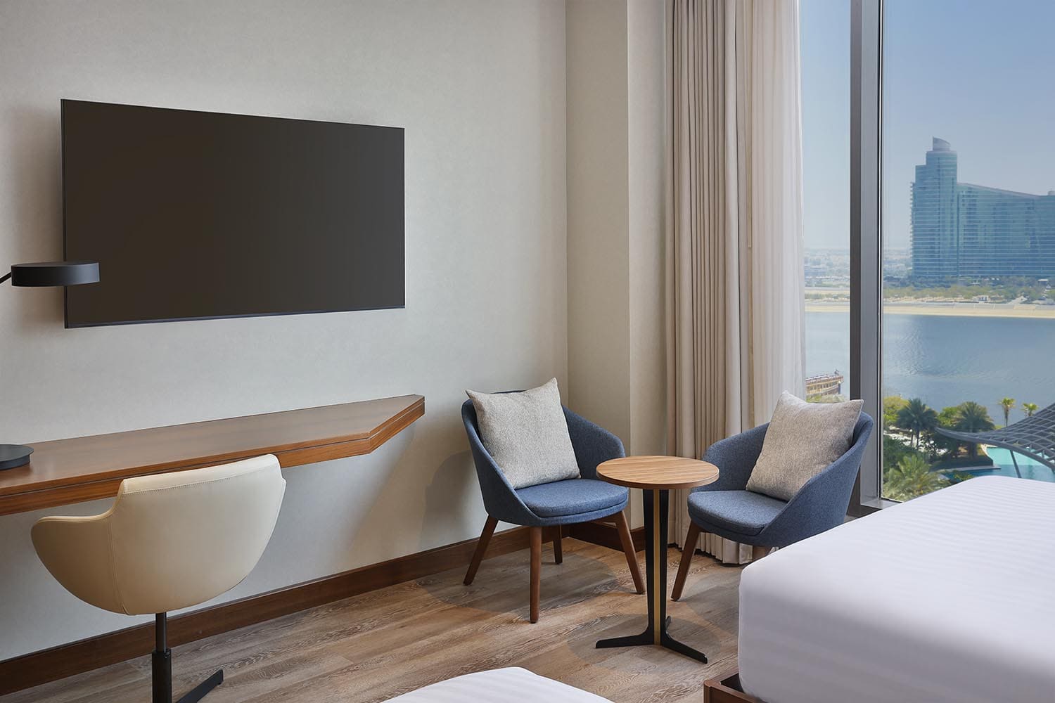Seating in twin bed guestroom