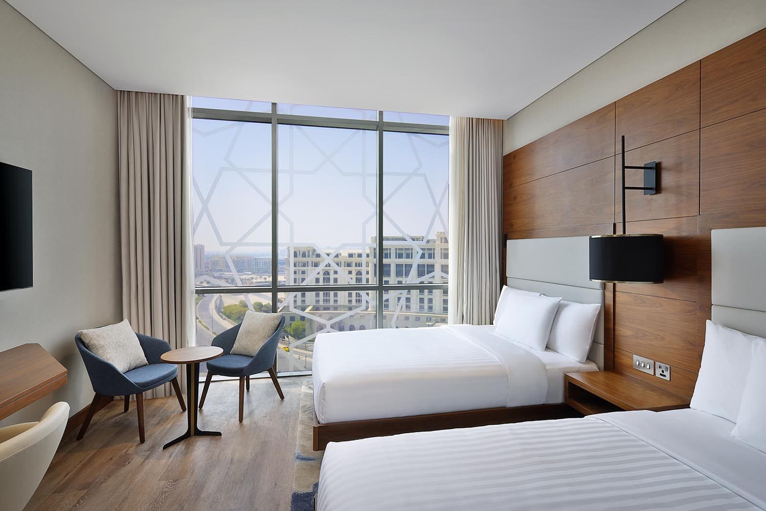 Twin bed guestroom
