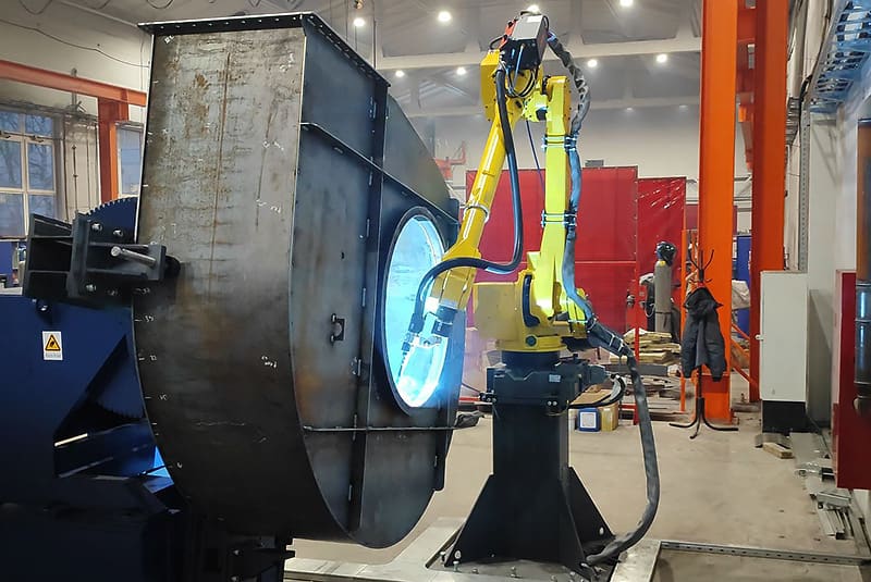 Современный промышленный робот-манипулятор