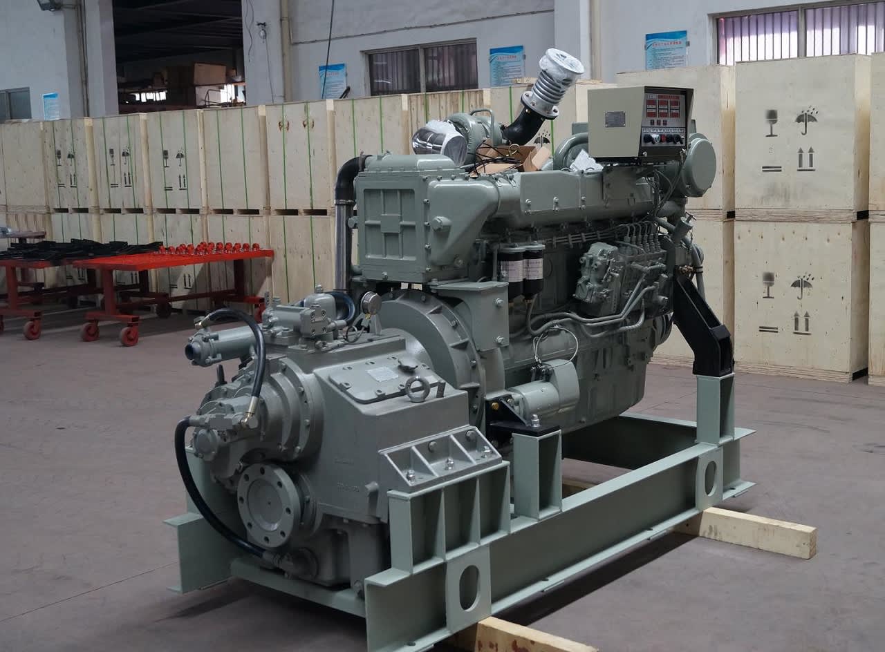 Мощный судовой дизельный двигатель