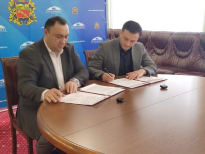 Школьников Владикавказа ждут в Осетинском театре. Администрация города и Северо-Осетинский театр им. В. Тхапсаева подписали соглашение о сотрудничестве.