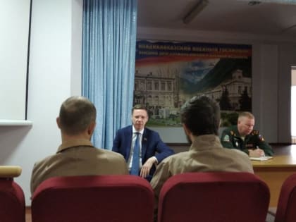 Сенатор РФ Виталий Назаренко навестил раненых солдат во Владикавказском военном госпитале