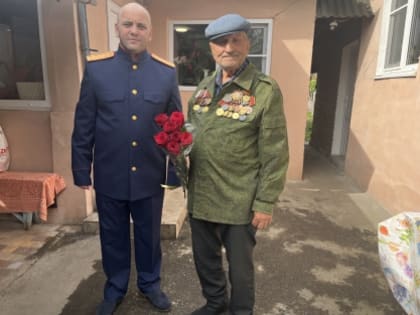 Сотрудник следственного управления поздравил ветерана Великой Отечественной войны с Днем Победы